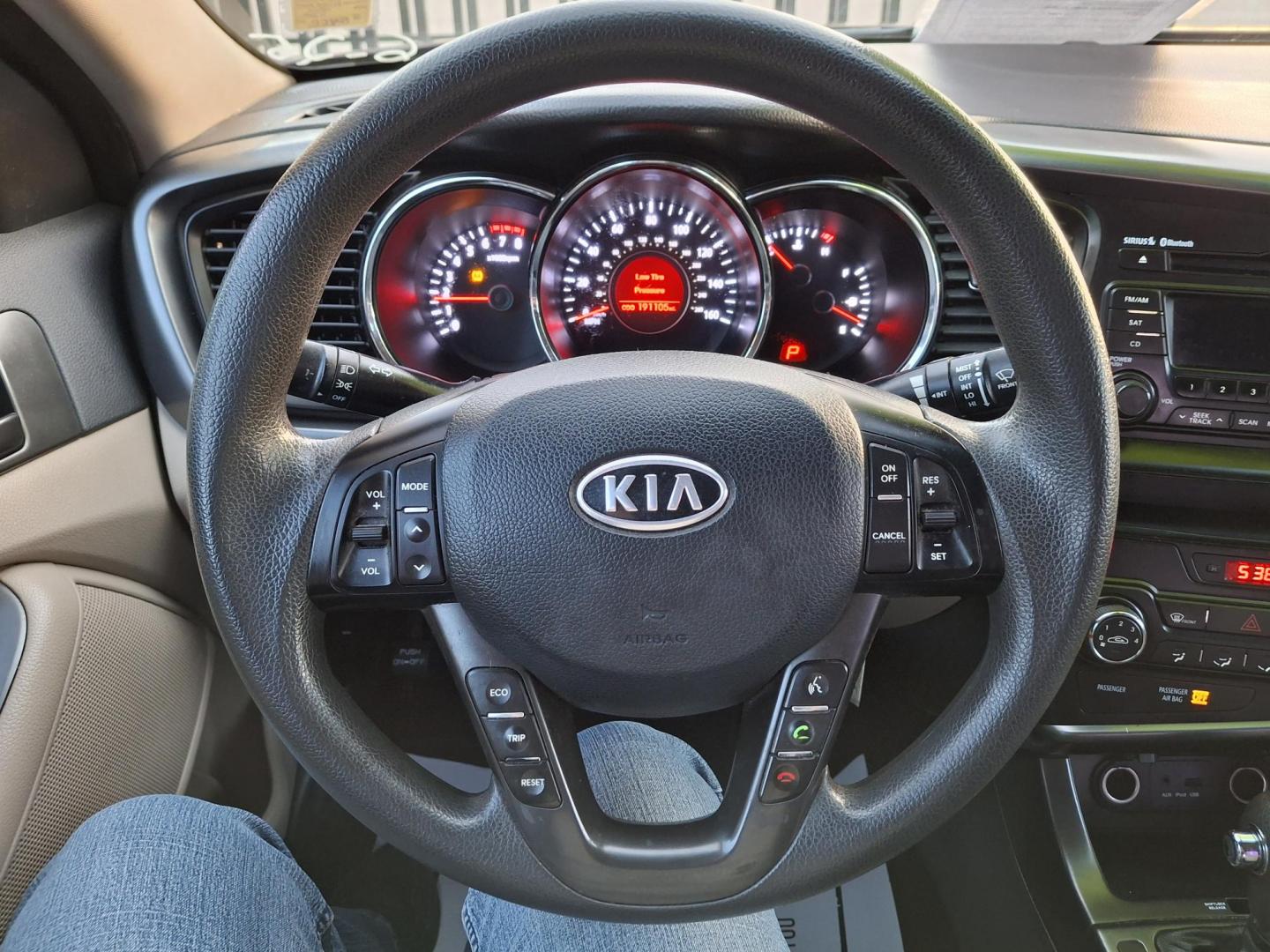 2011 MAROON Kia Optima EX (KNAGM4A73B5) with an 2.4L L4 DOHC 16V engine, 6-Speed Automatic transmission, located at 2001 E. Lancaster, Ft. Worth, 76103, (817) 336-7000, 32.746181, -97.301018 - Photo#10