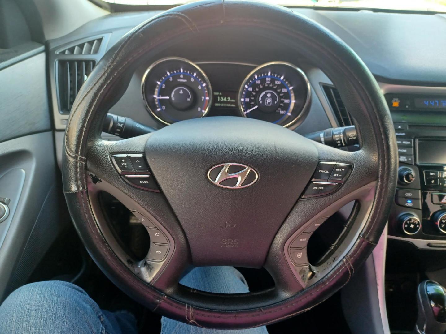 2014 WHITE /BLACK Hyundai Sonata GLS (5NPEB4AC8EH) with an 2.4L L4 DOHC 16V engine, 6-Speed Automatic transmission, located at 2001 E. Lancaster, Ft. Worth, 76103, (817) 336-7000, 32.746181, -97.301018 - Photo#11