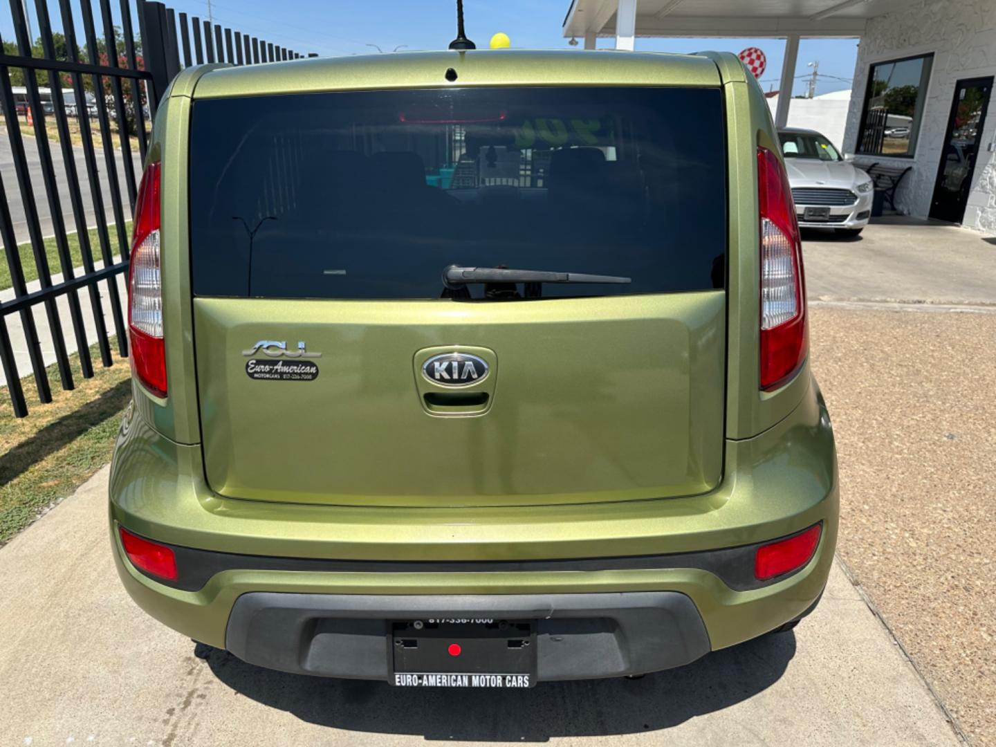 2013 GREEN Kia Soul Base (KNDJT2A59D7) with an 1.6L L4 DOHC 16V engine, AUTOMATIC transmission, located at 2001 E. Lancaster, Ft. Worth, 76103, (817) 336-7000, 32.746181, -97.301018 - Photo#6