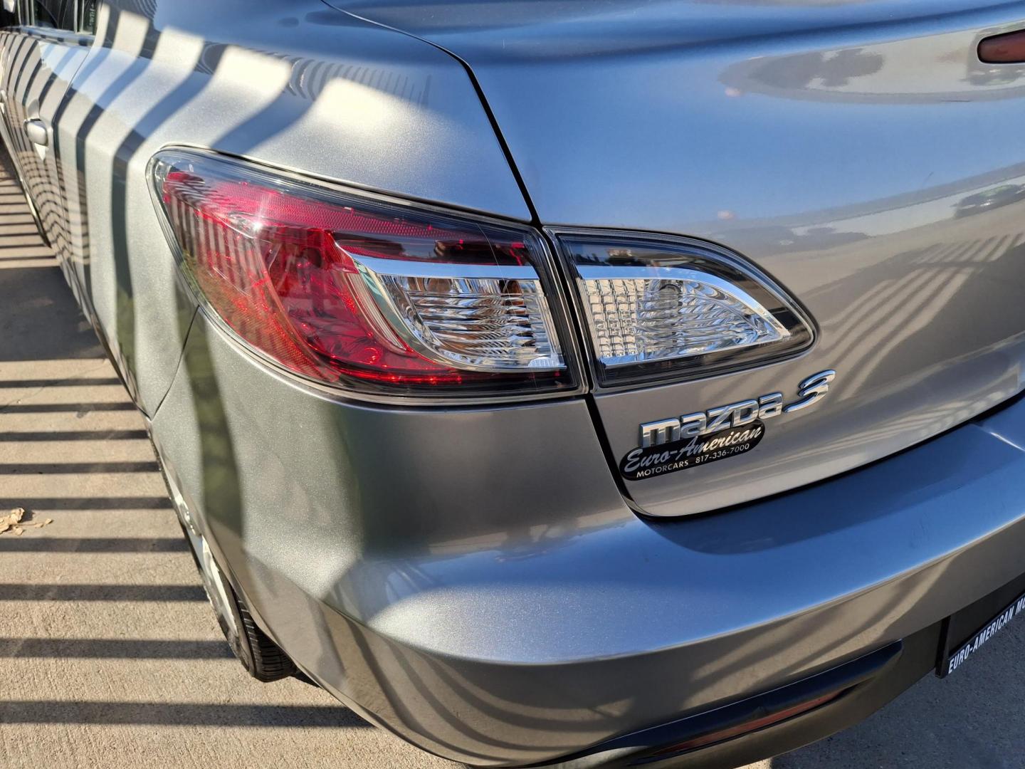 2010 SILVER Mazda MAZDA3 I TOURING (JM1BL1SF6A1) with an 2.0L DOHC EFI 16-valve I4 engine engine, 5-Speed Automatic Overdrive transmission, located at 2001 E. Lancaster, Ft. Worth, 76103, (817) 336-7000, 32.746181, -97.301018 - Photo#6