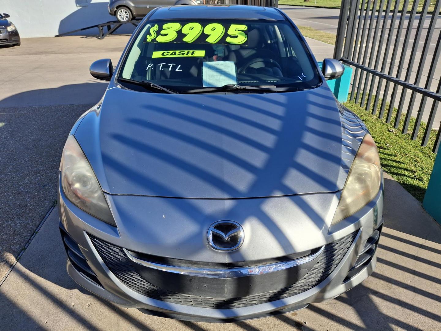 2010 SILVER Mazda MAZDA3 I TOURING (JM1BL1SF6A1) with an 2.0L DOHC EFI 16-valve I4 engine engine, 5-Speed Automatic Overdrive transmission, located at 2001 E. Lancaster, Ft. Worth, 76103, (817) 336-7000, 32.746181, -97.301018 - Photo#2