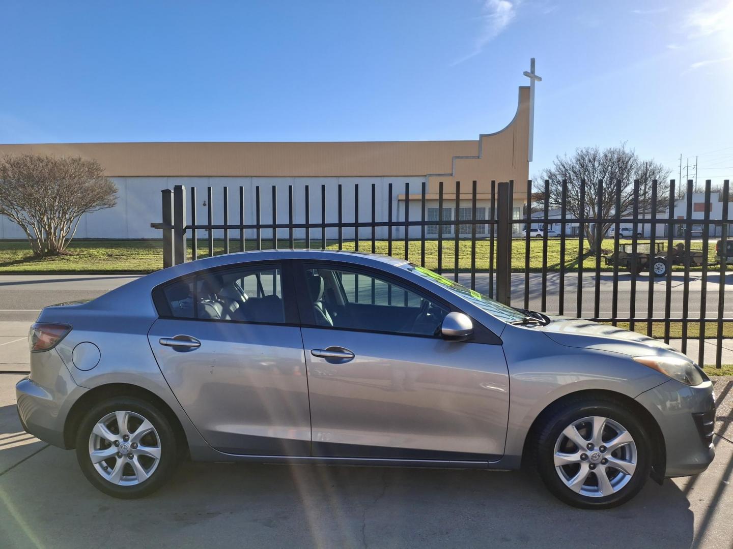 2010 SILVER Mazda MAZDA3 I TOURING (JM1BL1SF6A1) with an 2.0L DOHC EFI 16-valve I4 engine engine, 5-Speed Automatic Overdrive transmission, located at 2001 E. Lancaster, Ft. Worth, 76103, (817) 336-7000, 32.746181, -97.301018 - Photo#0