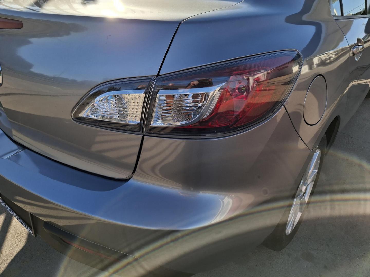 2010 SILVER Mazda MAZDA3 I TOURING (JM1BL1SF6A1) with an 2.0L DOHC EFI 16-valve I4 engine engine, 5-Speed Automatic Overdrive transmission, located at 2001 E. Lancaster, Ft. Worth, 76103, (817) 336-7000, 32.746181, -97.301018 - Photo#4