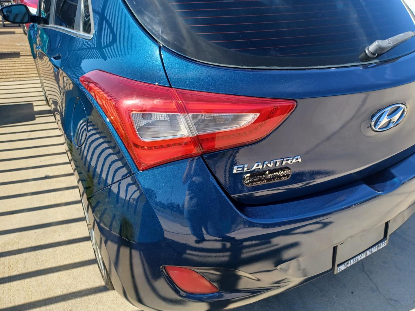 2015 BLUE /GRAY Hyundai Elantra GT A/T (KMHD35LH8FU) with an 2.0L L4 16V DOHC engine, 6A transmission, located at 2001 E. Lancaster, Ft. Worth, 76103, (817) 336-7000, 32.746181, -97.301018 - Photo#7