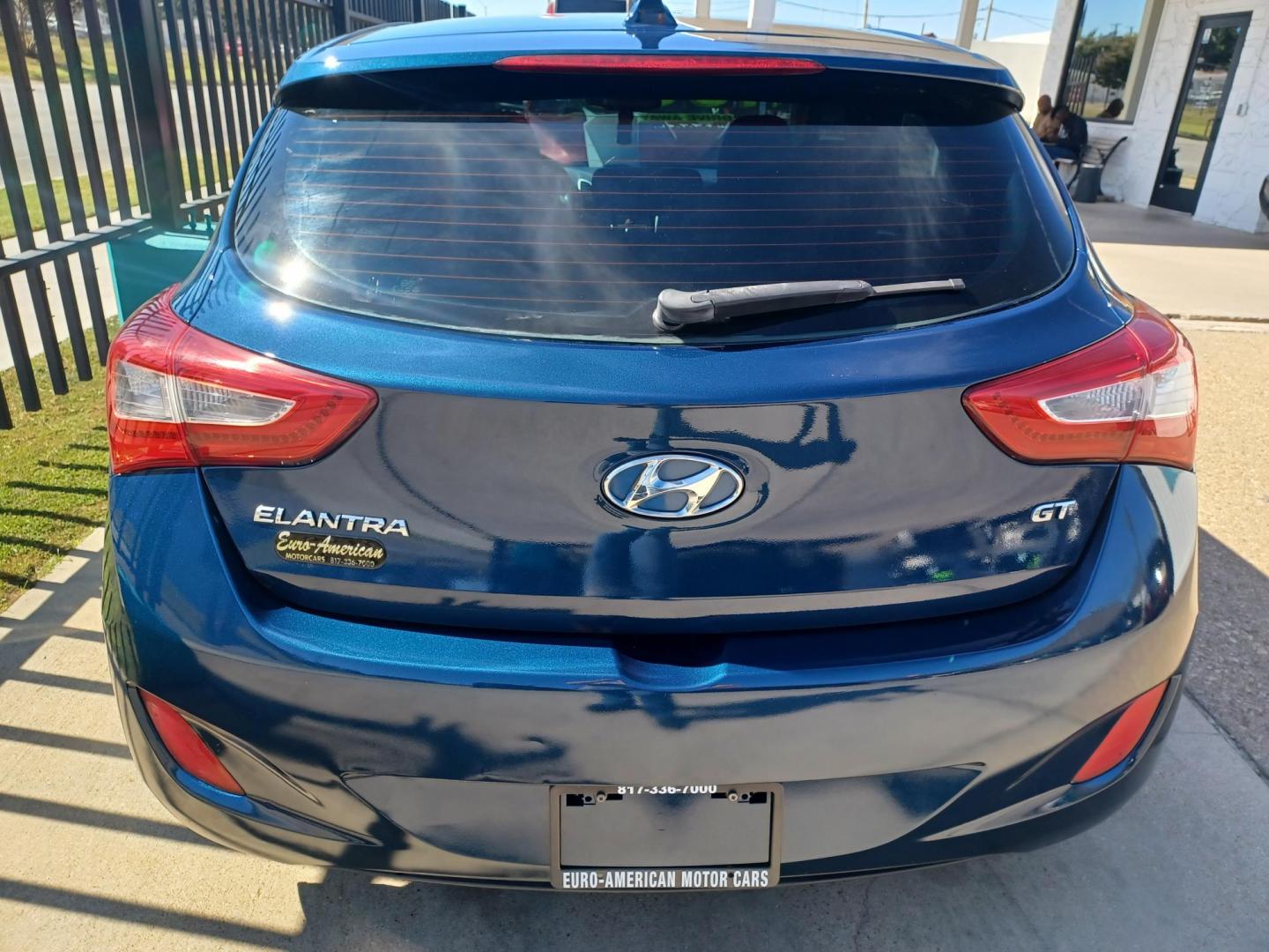 2015 BLUE /GRAY Hyundai Elantra GT A/T (KMHD35LH8FU) with an 2.0L L4 16V DOHC engine, 6A transmission, located at 2001 E. Lancaster, Ft. Worth, 76103, (817) 336-7000, 32.746181, -97.301018 - Photo#6