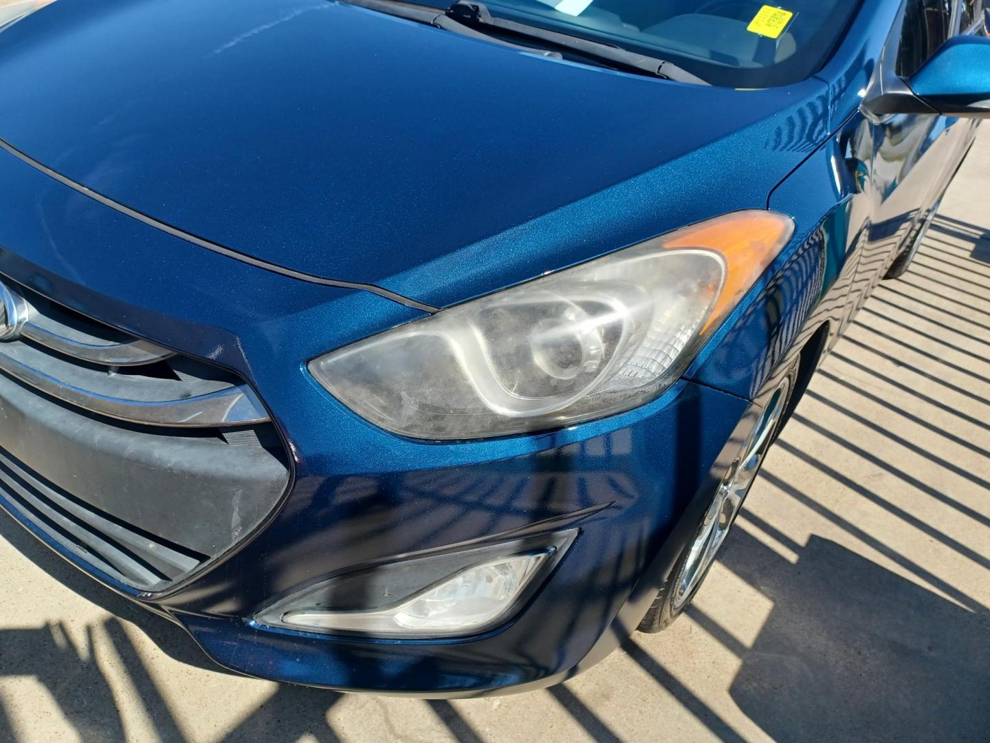 2015 BLUE /GRAY Hyundai Elantra GT A/T (KMHD35LH8FU) with an 2.0L L4 16V DOHC engine, 6A transmission, located at 2001 E. Lancaster, Ft. Worth, 76103, (817) 336-7000, 32.746181, -97.301018 - Photo#4