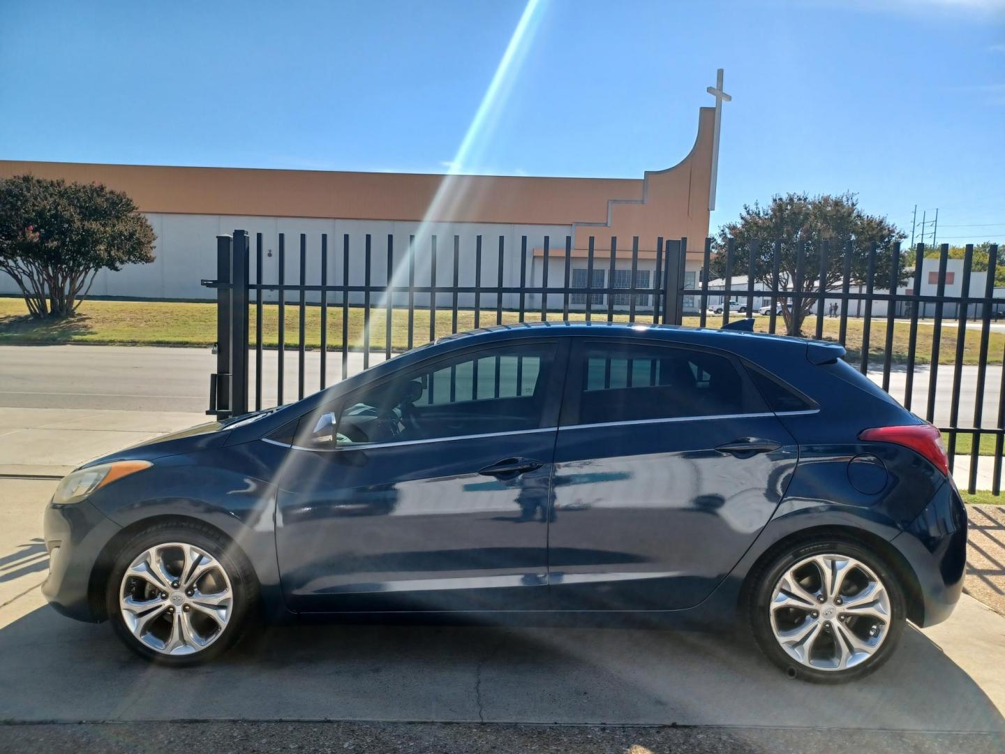 2015 BLUE /GRAY Hyundai Elantra GT A/T (KMHD35LH8FU) with an 2.0L L4 16V DOHC engine, 6A transmission, located at 2001 E. Lancaster, Ft. Worth, 76103, (817) 336-7000, 32.746181, -97.301018 - Photo#0