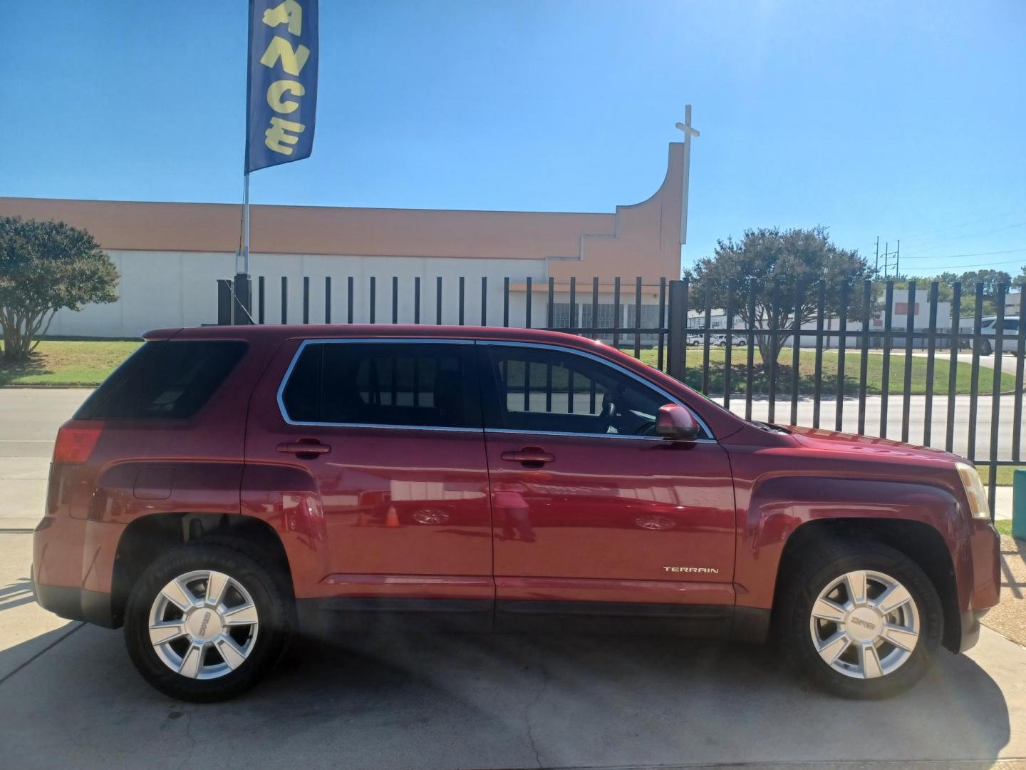 2012 RED /BLACK GMC Terrain SLE1 FWD (2GKALMEK8C6) with an 2.4L L4 DOHC 16V engine, 6-Speed Automatic transmission, located at 2001 E. Lancaster, Ft. Worth, 76103, (817) 336-7000, 32.746181, -97.301018 - Photo#1