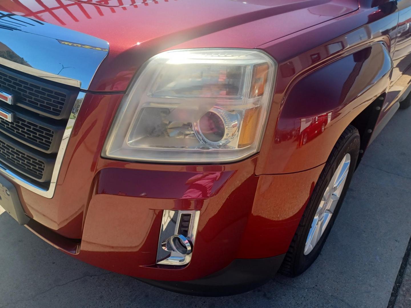 2012 RED /BLACK GMC Terrain SLE1 FWD (2GKALMEK8C6) with an 2.4L L4 DOHC 16V engine, 6-Speed Automatic transmission, located at 2001 E. Lancaster, Ft. Worth, 76103, (817) 336-7000, 32.746181, -97.301018 - Photo#4