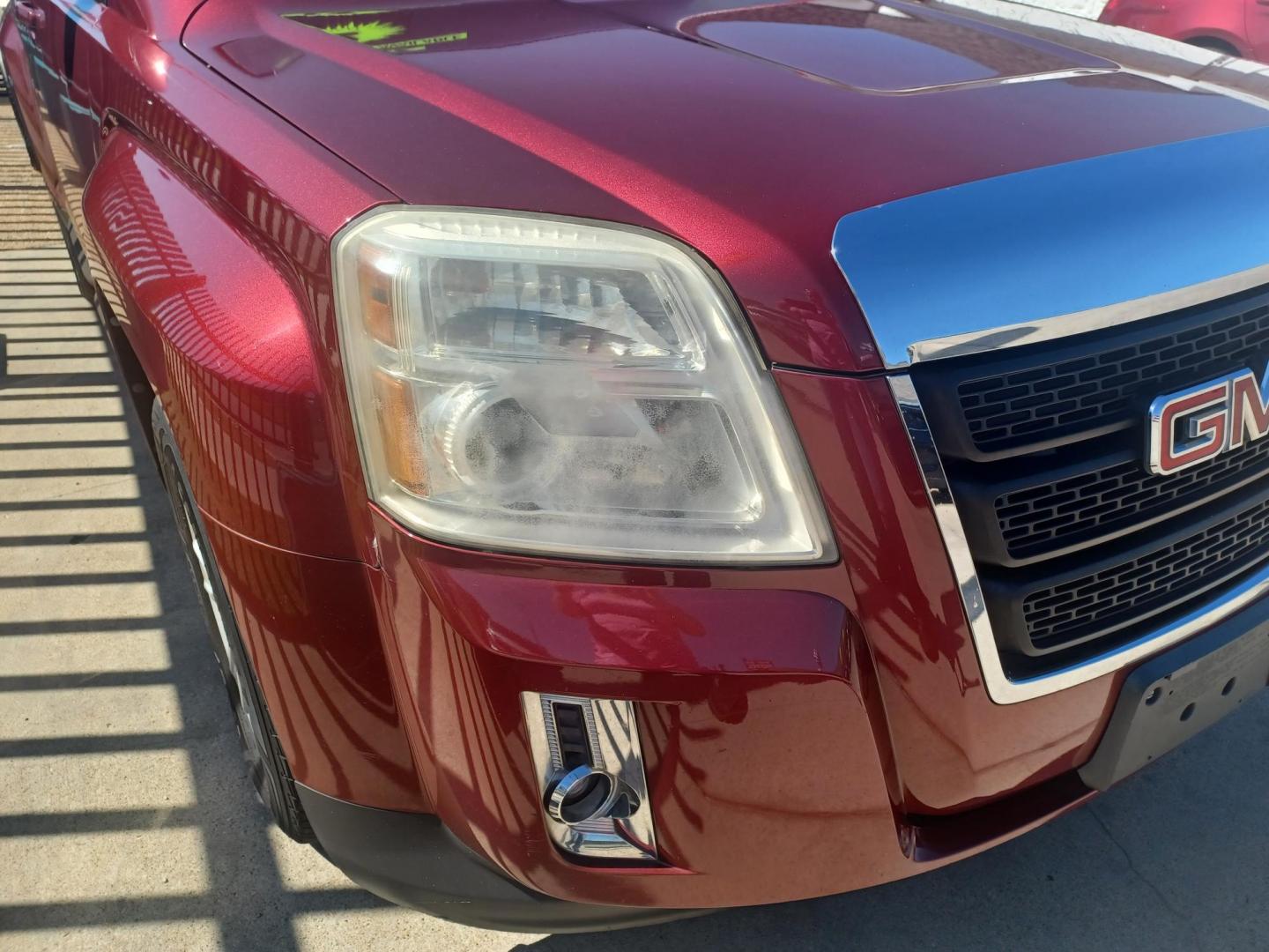 2012 RED /BLACK GMC Terrain SLE1 FWD (2GKALMEK8C6) with an 2.4L L4 DOHC 16V engine, 6-Speed Automatic transmission, located at 2001 E. Lancaster, Ft. Worth, 76103, (817) 336-7000, 32.746181, -97.301018 - Photo#2