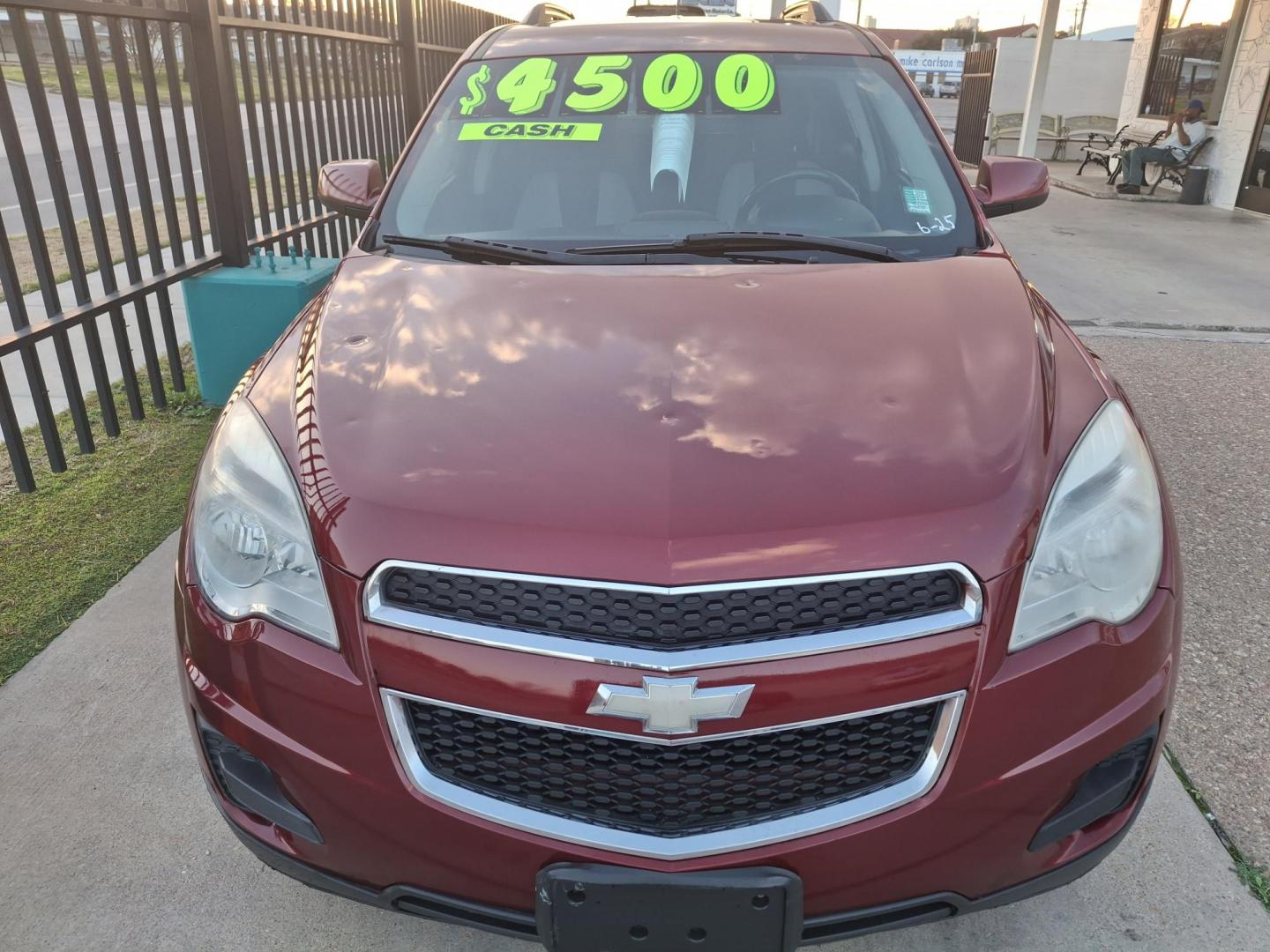 2015 RED /GRAY Chevrolet EQUINOX LT 4dr SUV w/2LT (2GNALCEK6F6) with an 2.4L I4 engine, Automatic 6-Speed transmission, located at 2001 E. Lancaster, Ft. Worth, 76103, (817) 336-7000, 32.746181, -97.301018 - Photo#2