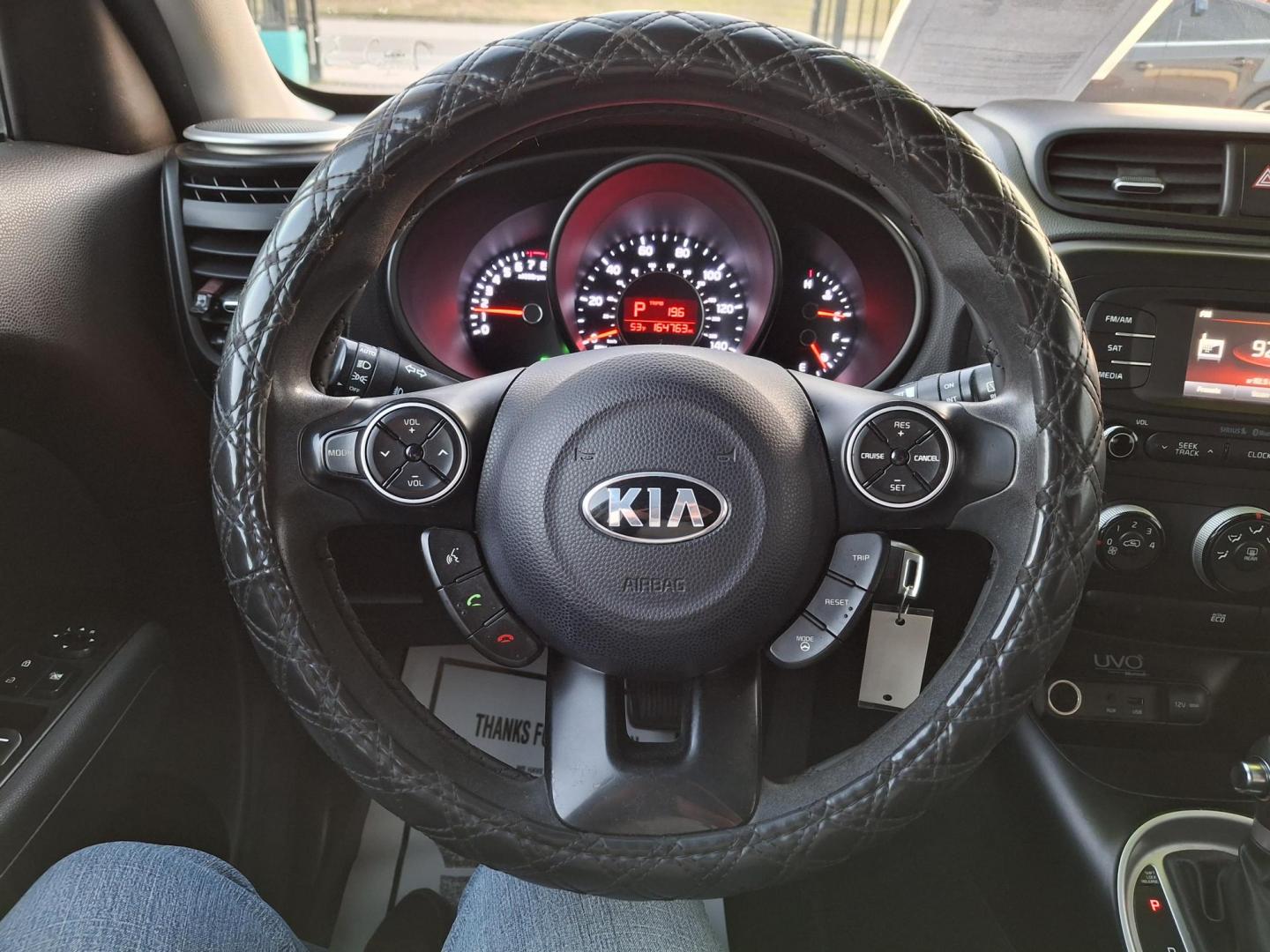 2015 GRAY /GRAY Kia Soul Base (KNDJN2A25F7) with an 1.6L L4 DOHC 16V engine, AUTOMATIC transmission, located at 2001 E. Lancaster, Ft. Worth, 76103, (817) 336-7000, 32.746181, -97.301018 - Photo#11