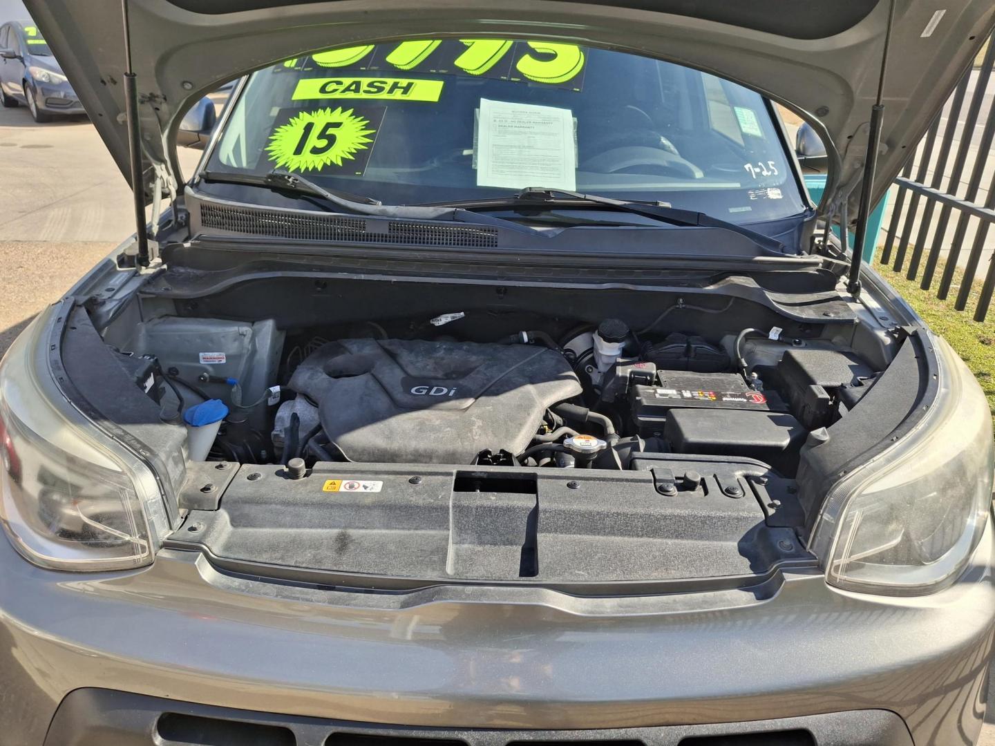 2015 GRAY /GRAY Kia Soul Base (KNDJN2A25F7) with an 1.6L L4 DOHC 16V engine, AUTOMATIC transmission, located at 2001 E. Lancaster, Ft. Worth, 76103, (817) 336-7000, 32.746181, -97.301018 - Photo#22