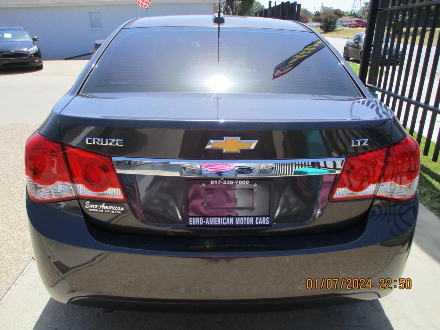 2015 GRAY /GRAY Chevrolet Cruze LTZ Auto (1G1PG5SB1F7) with an 1.4L L4 DOHC 16V TURBO engine, 6-Speed Automatic transmission, located at 2001 E. Lancaster, Ft. Worth, 76103, (817) 336-7000, 32.746181, -97.301018 - Photo#6