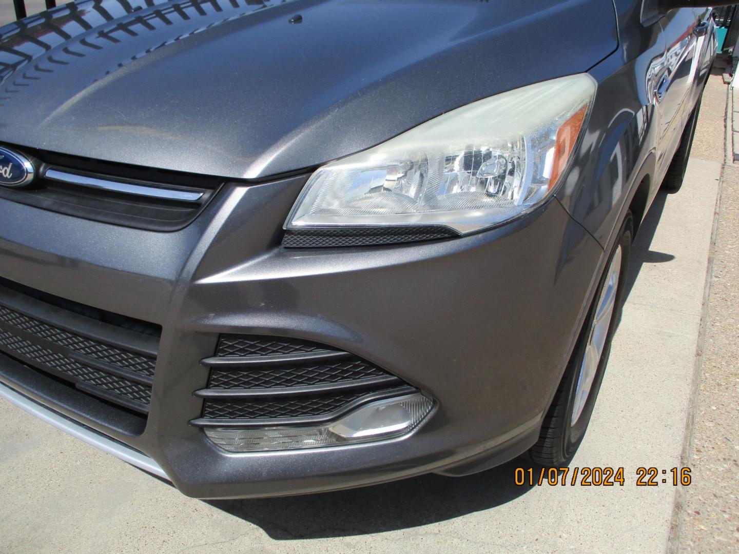 2014 GRAY /GRAY Ford Escape SE FWD (1FMCU0GX7EU) with an 1.6L L4 DOHC 16V engine, 6-Speed Automatic transmission, located at 2001 E. Lancaster, Ft. Worth, 76103, (817) 336-7000, 32.746181, -97.301018 - Photo#4