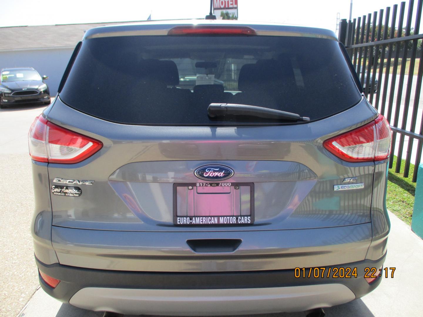 2014 GRAY /GRAY Ford Escape SE FWD (1FMCU0GX7EU) with an 1.6L L4 DOHC 16V engine, 6-Speed Automatic transmission, located at 2001 E. Lancaster, Ft. Worth, 76103, (817) 336-7000, 32.746181, -97.301018 - Photo#5