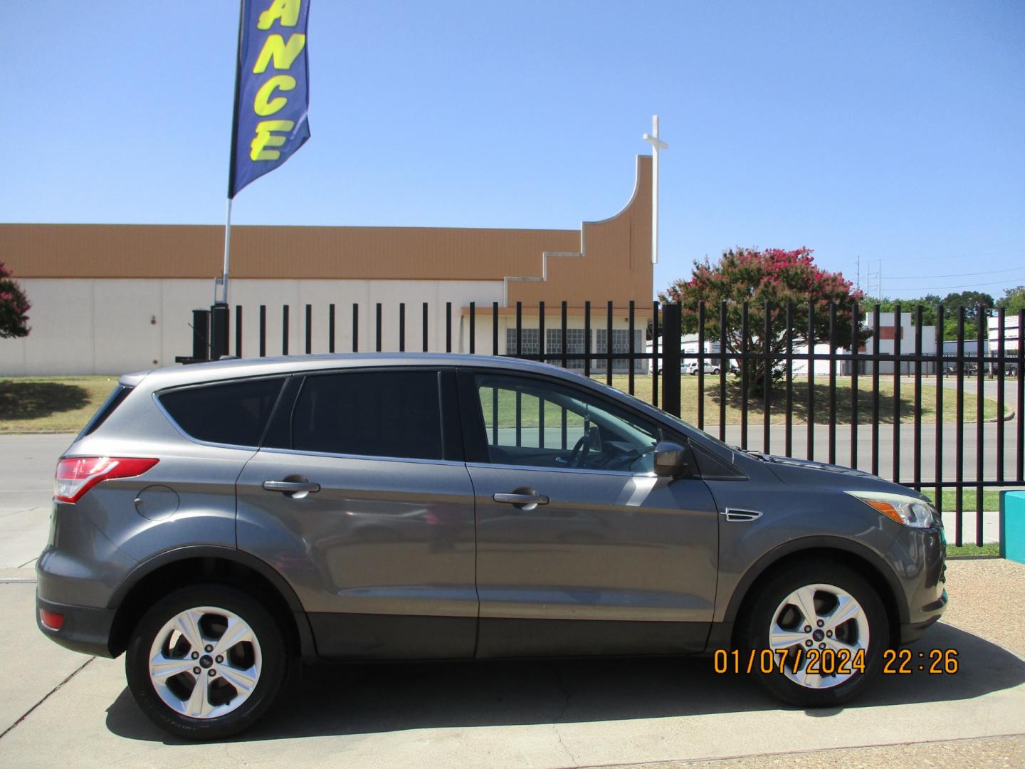 2014 GRAY /GRAY Ford Escape SE FWD (1FMCU0GX7EU) with an 1.6L L4 DOHC 16V engine, 6-Speed Automatic transmission, located at 2001 E. Lancaster, Ft. Worth, 76103, (817) 336-7000, 32.746181, -97.301018 - Photo#1