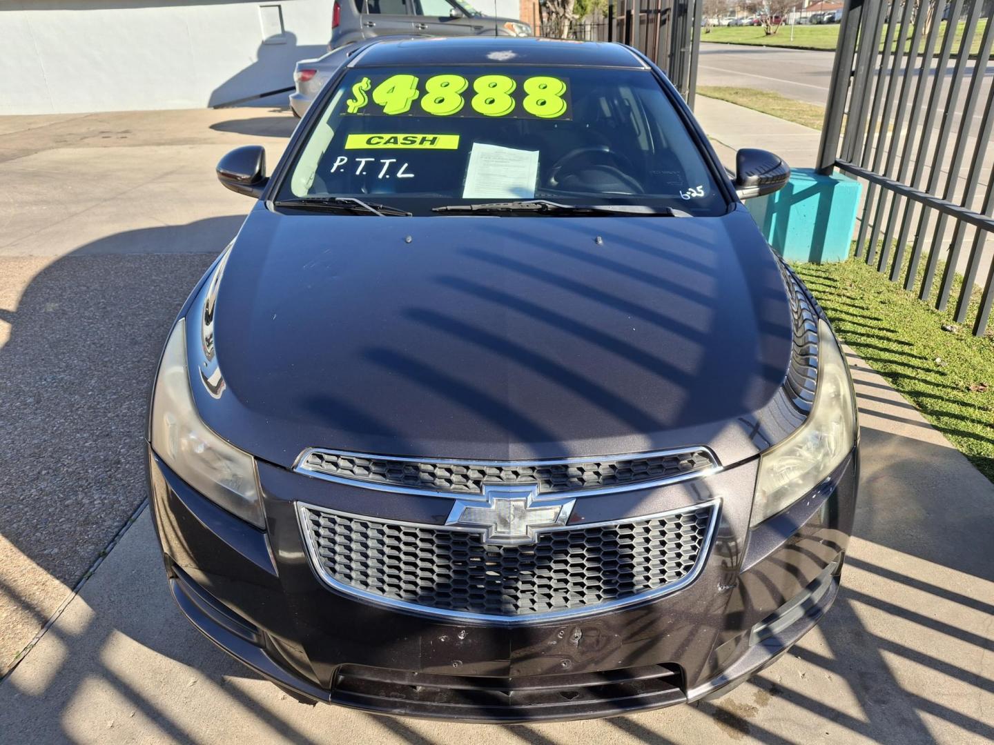 2014 GRAY Chevrolet Cruze 1LT Auto (1G1PC5SB7E7) with an 1.4L L4 DOHC 16V TURBO engine, 6-Speed Automatic transmission, located at 2001 E. Lancaster, Ft. Worth, 76103, (817) 336-7000, 32.746181, -97.301018 - Photo#3