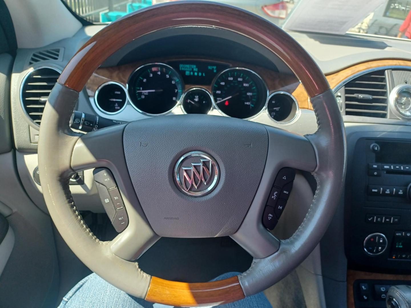 2011 WHITE /GRAY, LEATHER Buick Enclave CXL-1 AWD (5GAKVBED0BJ) with an 3.6L V6 DOHC 24V engine, 6-Speed Automatic Overdrive transmission, located at 2001 E. Lancaster, Ft. Worth, 76103, (817) 336-7000, 32.746181, -97.301018 - Photo#11