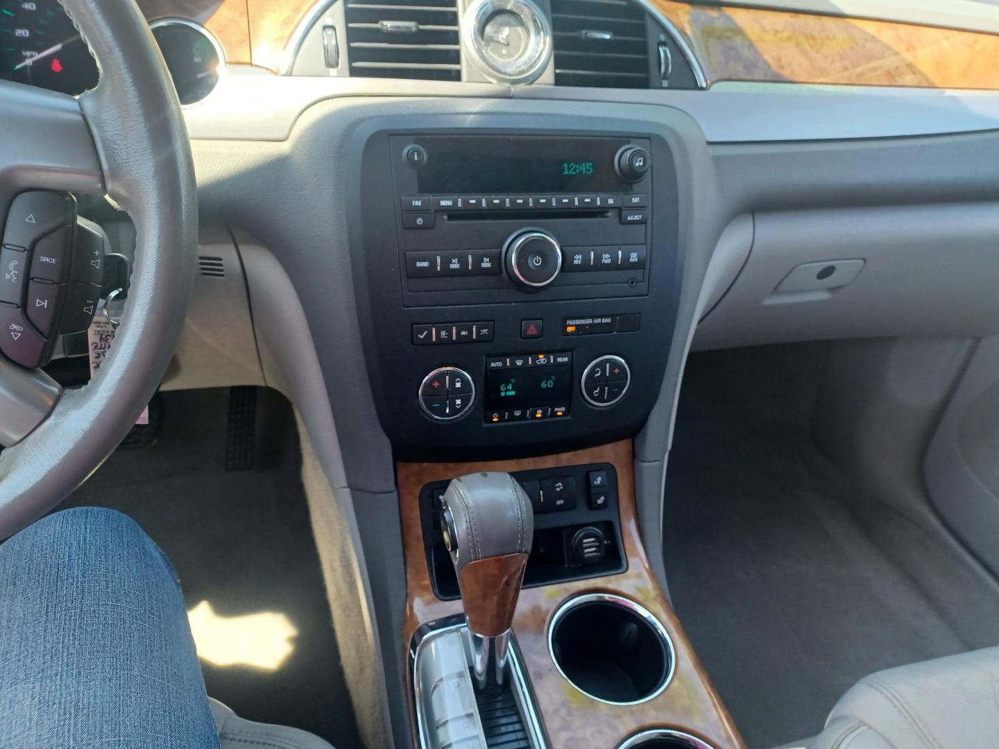 2011 WHITE /GRAY, LEATHER Buick Enclave CXL-1 AWD (5GAKVBED0BJ) with an 3.6L V6 DOHC 24V engine, 6-Speed Automatic Overdrive transmission, located at 2001 E. Lancaster, Ft. Worth, 76103, (817) 336-7000, 32.746181, -97.301018 - Photo#14