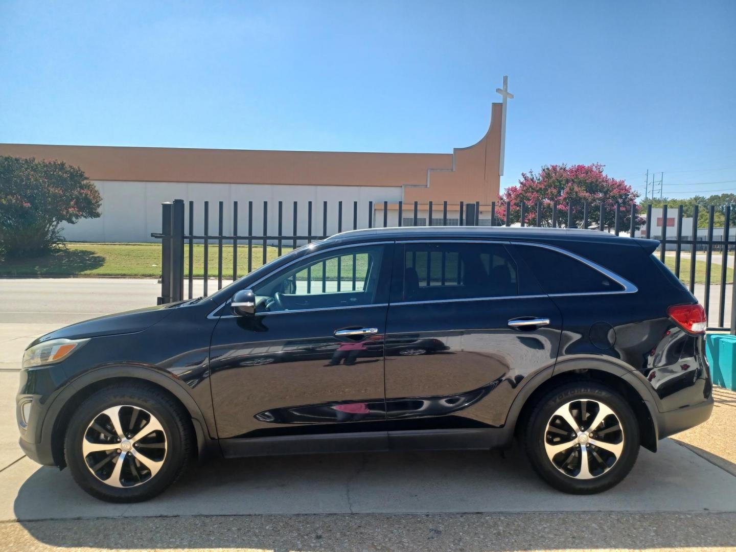 2016 BLACK /GRAY, LEATHER Kia Sorento EX 2WD (5XYPH4A1XGG) with an 2.4L L4 DOHC 16V engine, 6-Speed Automatic transmission, located at 2001 E. Lancaster, Ft. Worth, 76103, (817) 336-7000, 32.746181, -97.301018 - Photo#0