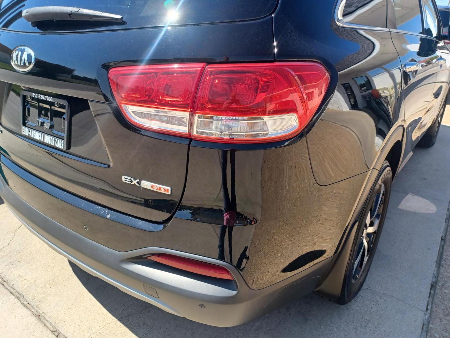 2016 BLACK /GRAY, LEATHER Kia Sorento EX 2WD (5XYPH4A1XGG) with an 2.4L L4 DOHC 16V engine, 6-Speed Automatic transmission, located at 2001 E. Lancaster, Ft. Worth, 76103, (817) 336-7000, 32.746181, -97.301018 - Photo#5