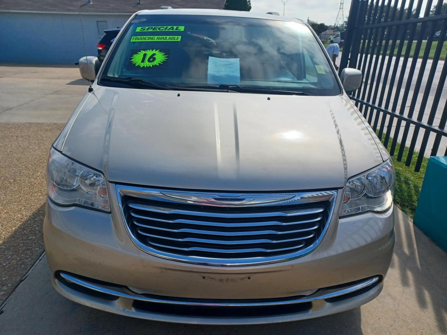 2016 GOLD /BLACK & TAN, LEATHER Chrysler Town & Country Touring (2C4RC1BG5GR) with an 3.6L V6 DOHC 24V engine, 6A transmission, located at 2001 E. Lancaster, Ft. Worth, 76103, (817) 336-7000, 32.746181, -97.301018 - Photo#3